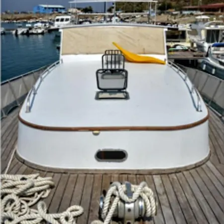 Botel Odissea Boat Hotel & Tour *