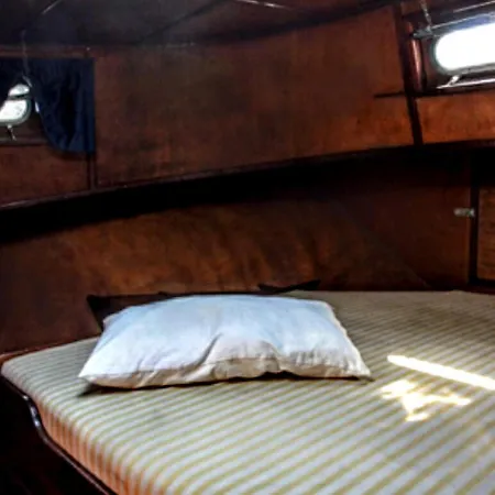 Botel Odissea Boat Hotel & Tour *