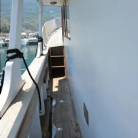 Botel Odissea Boat Hotel & Tour Palmi