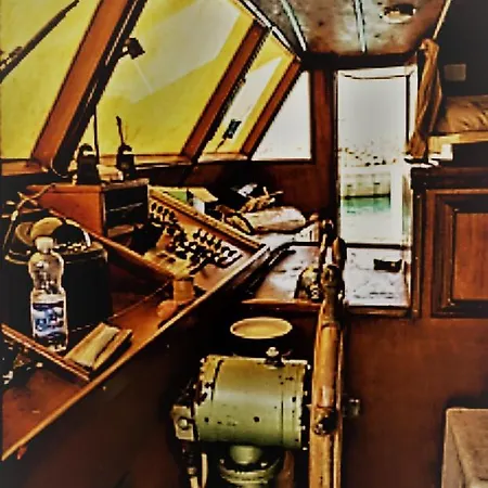 Botel Odissea Boat Hotel & Tour