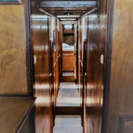 Botel Odissea Boat Hotel & Tour *