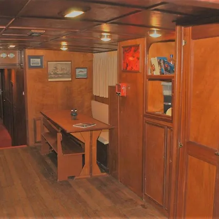 Odissea Boat Hotel & Tour Botel Palmi